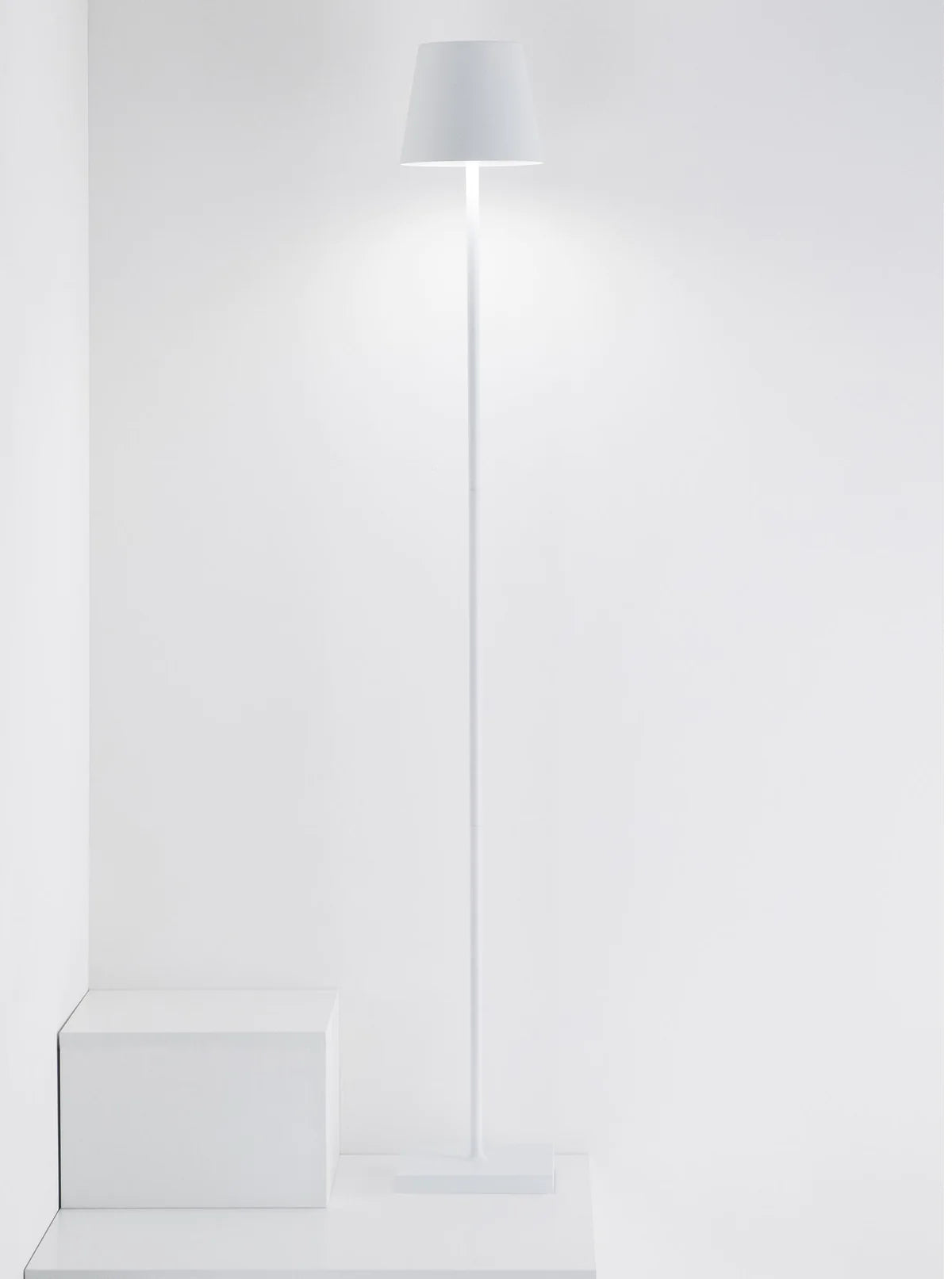 Poldina Pro L Floor Lamp